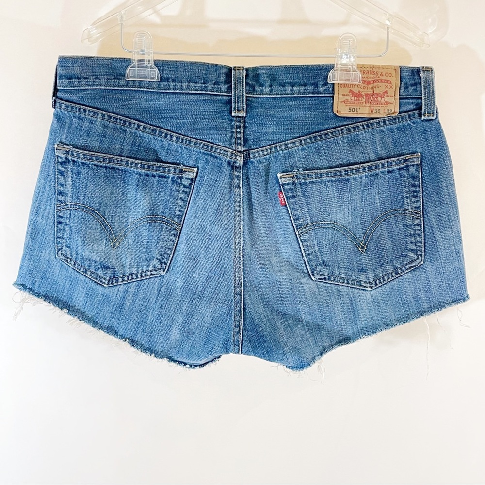 Levi’s Original 501 Cut-Off Shorts with Raw Hem - Picture 2 of 6